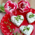 "Herzhafte" Valentinshappen - Brotherzen mit Frühlingskräutern