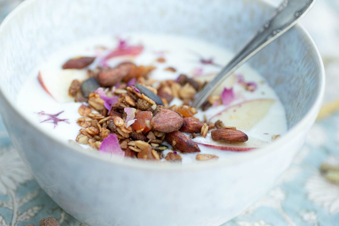 Knuspriges Haselkätzchen-Granola