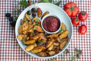 Brombeerketchup mit kartoffel-Wedges